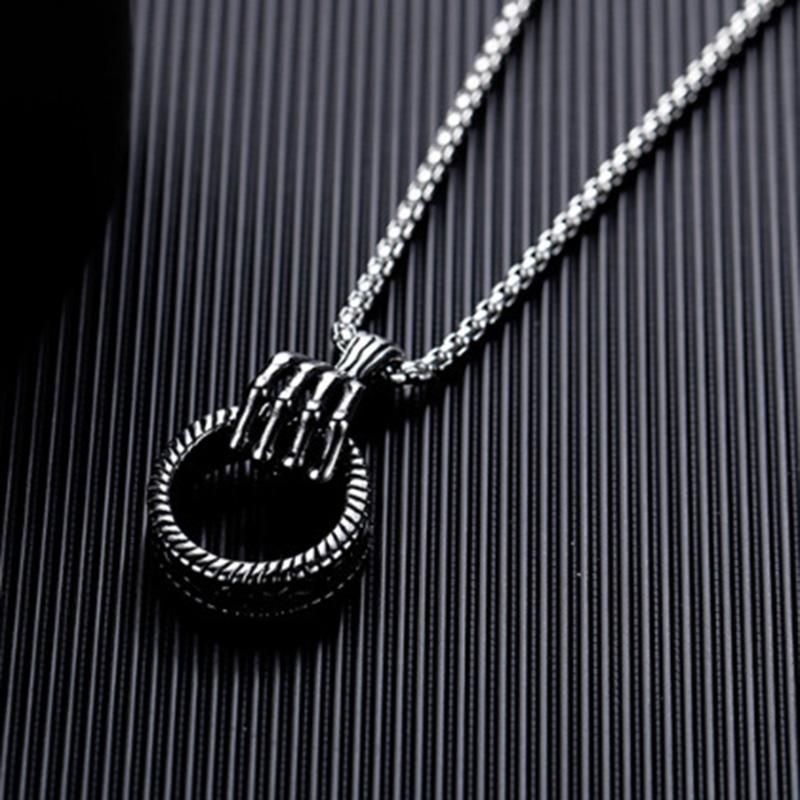 Women's Necklace Men's Necklace Is Popular with the New Skeleton Hand-grasping Rings HIPHOP Necklace Pendant