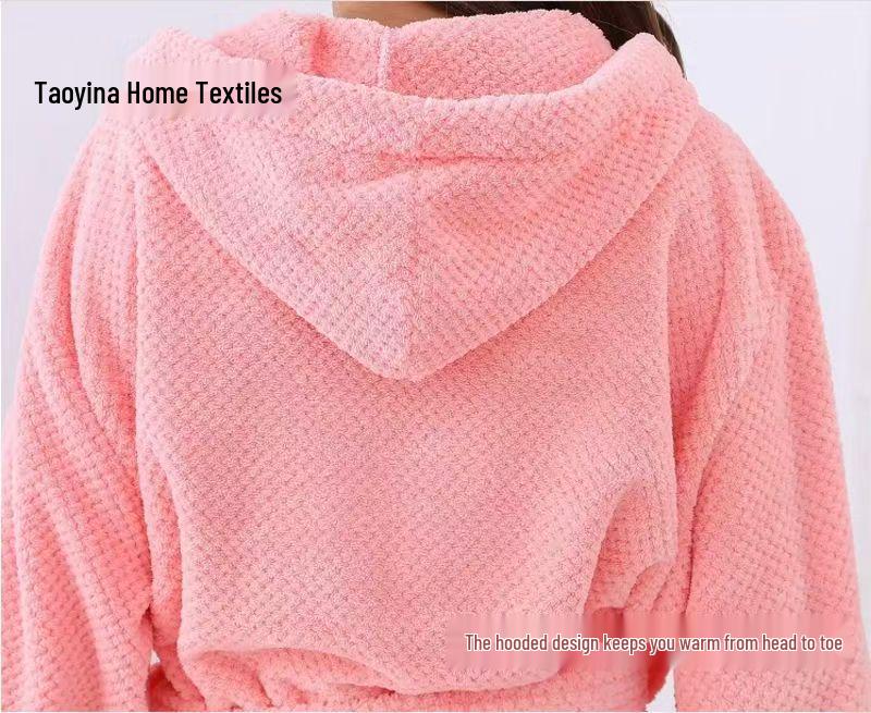 Pineapple Grid Quick-drying Coral Fleece Hooded Bathrobe – Skin-friendly, Warm, and Wearable for Winter Home Use.