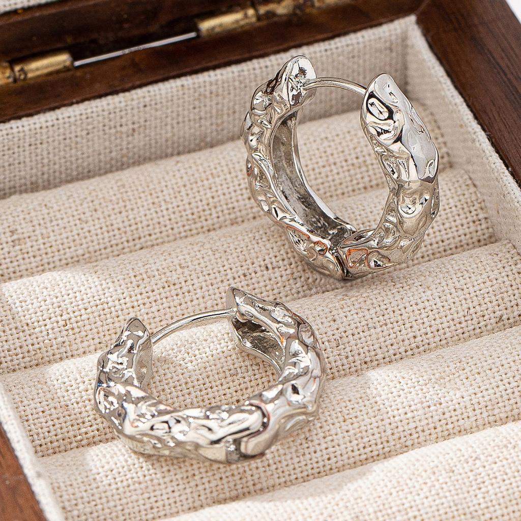 Simple smooth irregular ear buckle versatile light luxury temperament trendy earrings