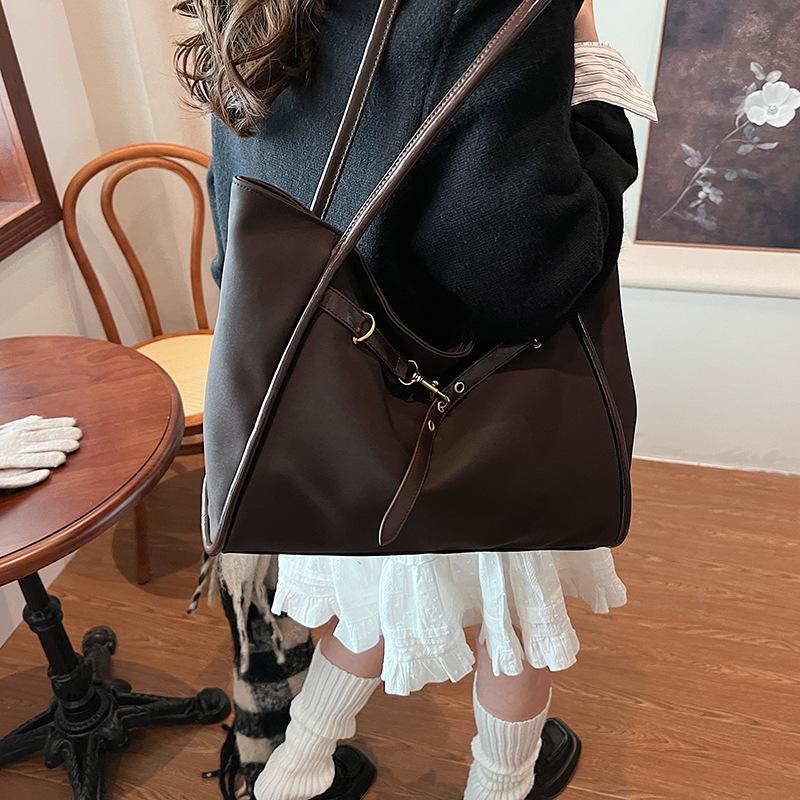 Large capacity 2025 new autumn casual versatile pu bag women's bag shoulder bag niche women's commuter tote bag tide