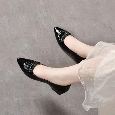 Scarpe basse da donna autunno nuove a punta scollate a un pedale semplici ed eleganti scarpe singole con perline con gonna