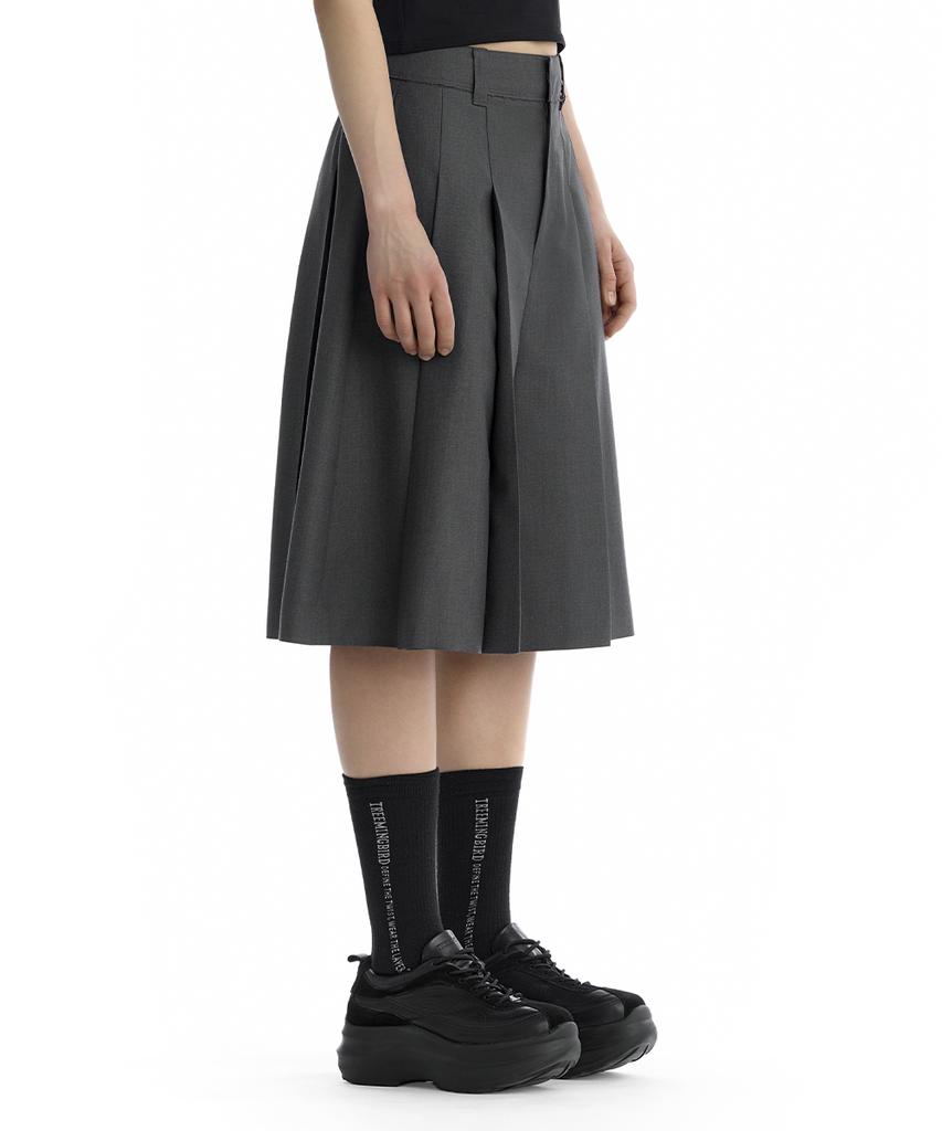 Teulimingbeodeu Rivet Detail Pleated Shorts [Charcoal]