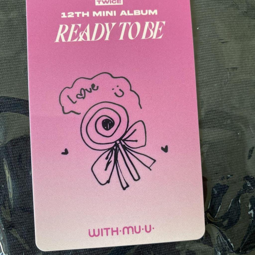 [USED] TWICE trading card ready to be