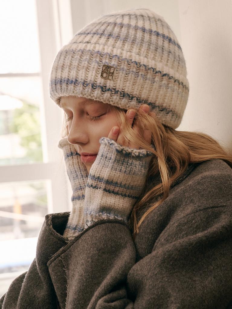 Olinkeompeulliteu Journey Of Sky Sunny Day Beanie & Warmer Set