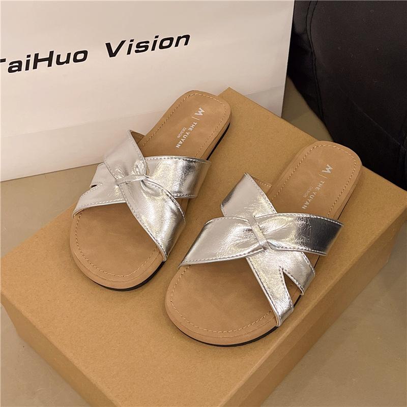 Cross-strapped Slippers Women's Summer Wear 2025 New French Retro Style Casual Flat-bottomed Beach Non-slip Sandals