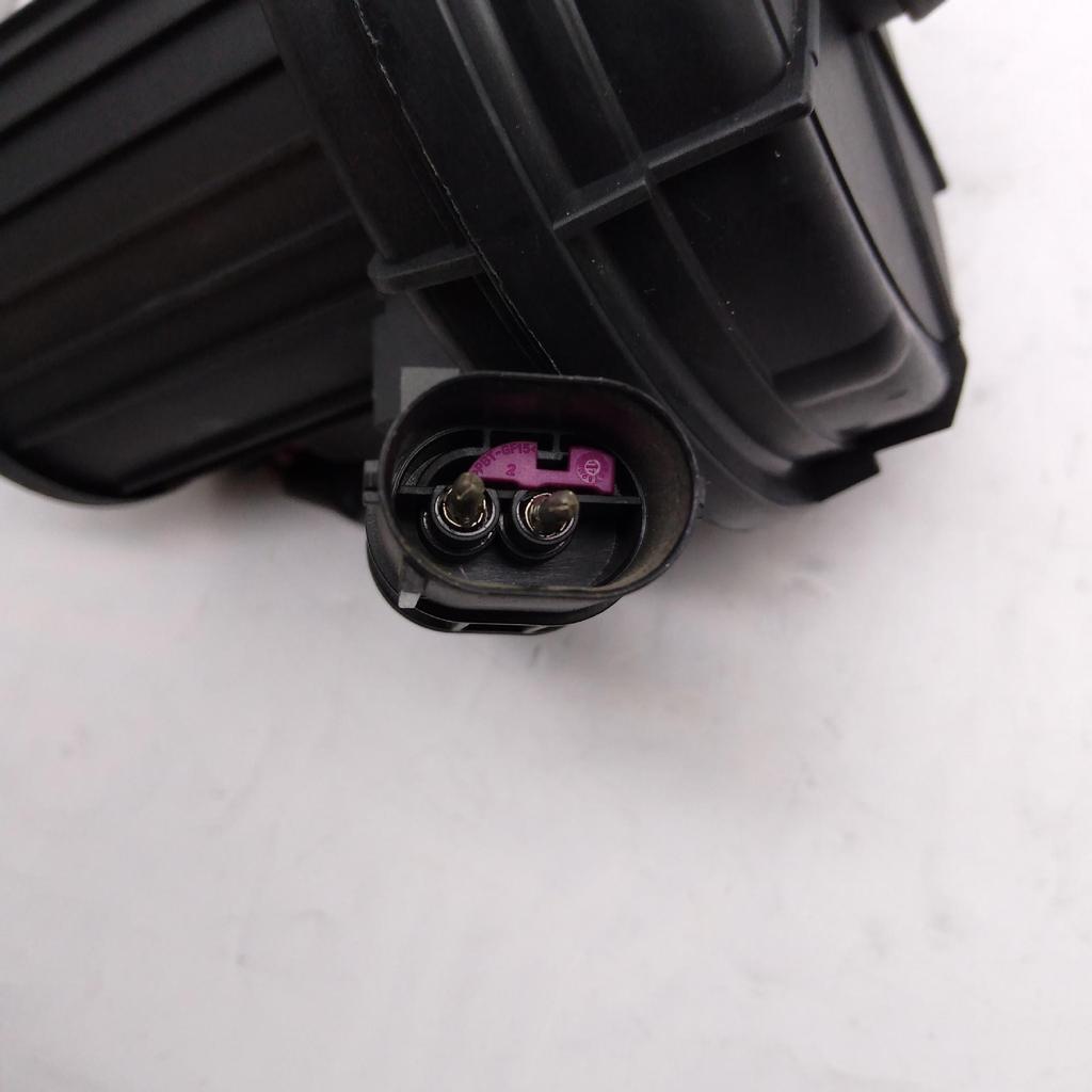 BMW E46, E60, E64, E66, E83 Air Pump 11727506210 11727571589