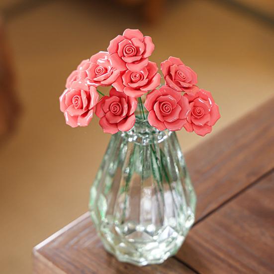 Keramisk blomma med stjälk Realistisk handgjord konstgjord blomma Hem Kontor Vardagsrum Vas Färgglad falsk blomdekoration