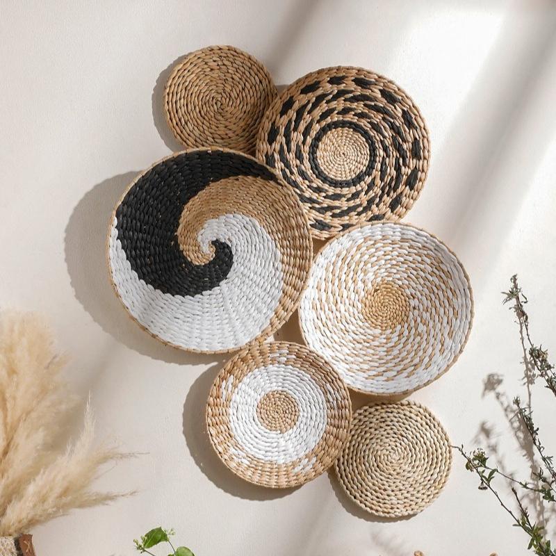 

Handmade Seagrass Wall Hanging Basket Decor Boho Woven Wall Art Set Natural Round Rattan Ornament for Living Room Bedroom Decoration 6 pieces pack