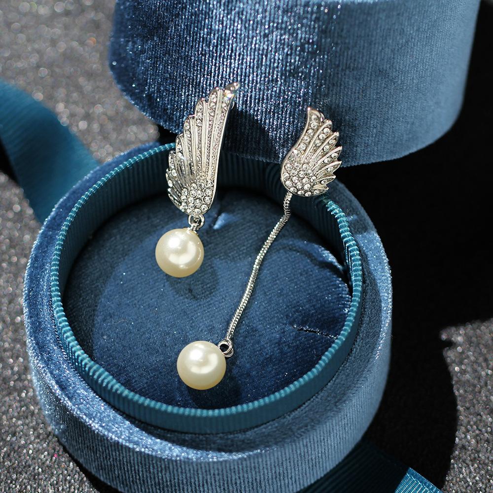 Temperament Gold-plated Diamond Asymmetrical Angel Wings Earrings Simple Versatile Imitation Pearl Earrings No Earrings Women