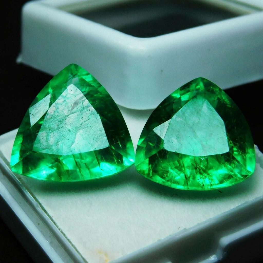 Natural Green Emerald Loose Gemstone 16.56 Ct   Trillion Shape Pair