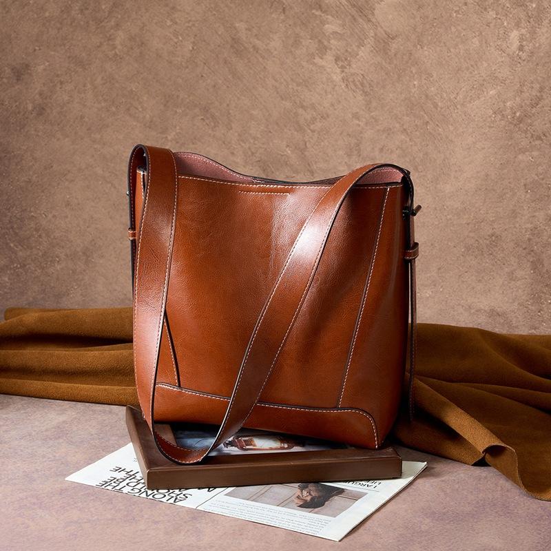 Wide Shoulder Strap, High-end Feel, Large Capacity Shoulder Bag, Women's Retro New Style, Women's Niche Genuine Leather, Women's Crossbody Bucket Bag