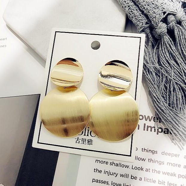 Boucles d'oreilles clous rétro en métal ajouré boucles d'oreilles rondes géométriques boucles d'oreilles longues polyvalentes à la mode européennes et américaines tendance simple
