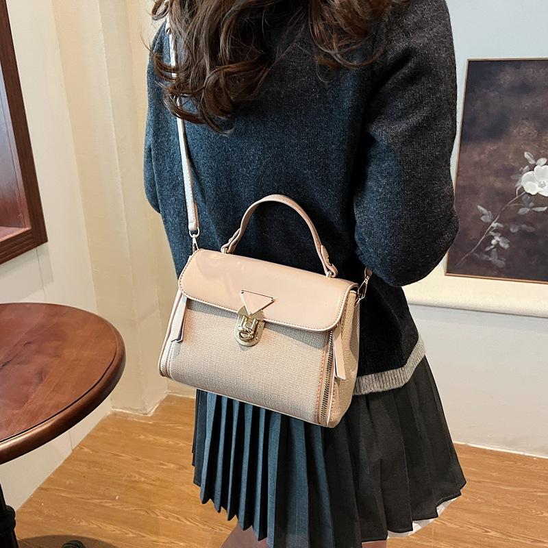 

2025 новая супер огненная маленькая сумка женская осенне-зимняя ретро Сен Мэн сумка-мессенджер женская простая портативная рабочая маленькая сумка 23*10*16 хаки