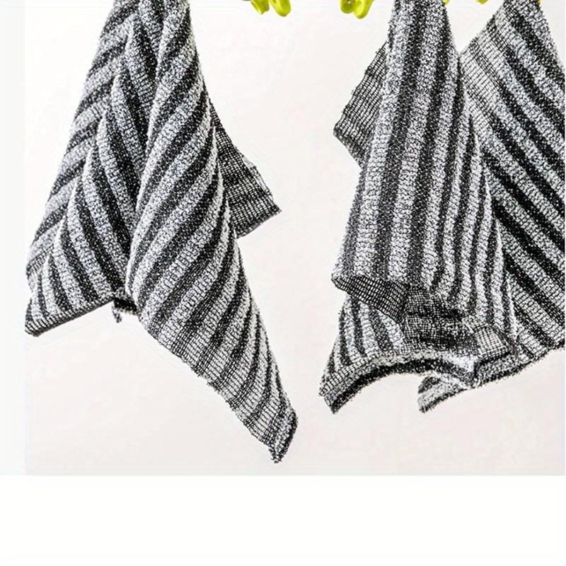 1pc Men'S Deep Clean Exfoliating Loofah Sponge - Striped Bath and Shower Accessory for Back Scrubbing and Body Washing