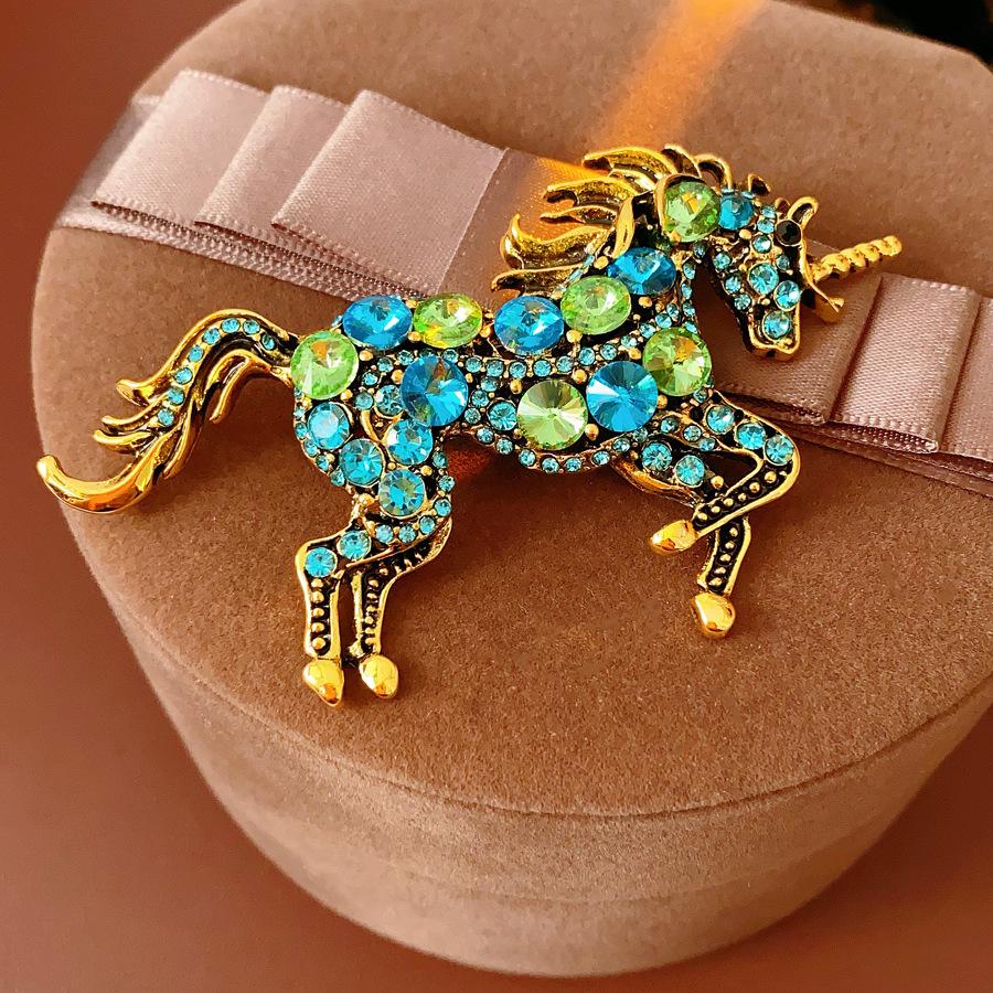 Średniowieczna Vintage Broszka z Kontrastującą Pszczołą Inkrustowana Diamentami Retro Lekki Luksus High-endowa Korsaż Wykwintne Wszechstronne Dodatki Kobiety