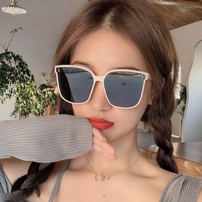 G-Family Gradient Blush Multi-Color Sunglasses with Vertical Rice Nail Design