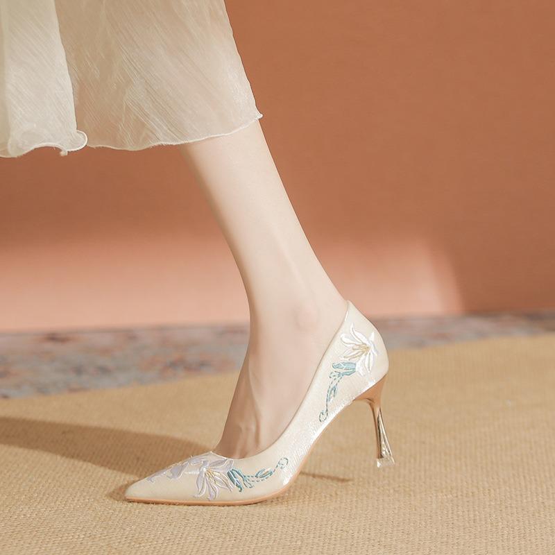 Chinese embroidery main female new bridal shoes show clothes can usually wear high heels