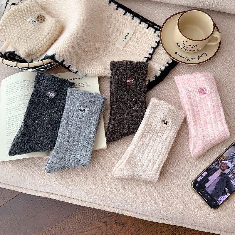 Autumn and Winter Simple Embroidered Soft and Glutinous Wool Solid Color Retro Lace Pile Socks Thick and Warm Mid-calf Socks for Women