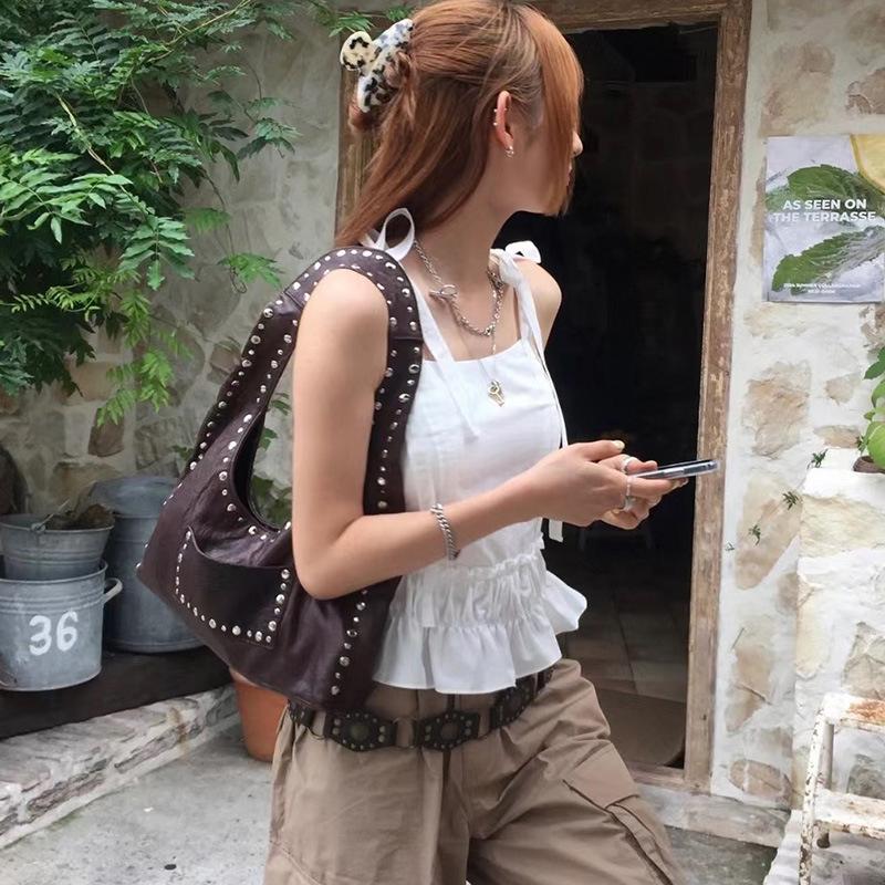 Retro Shoulder Bag with Studs On the Armpits Motorcycle-style Wasteland Bag Waxed Oil Leather Women's Bag