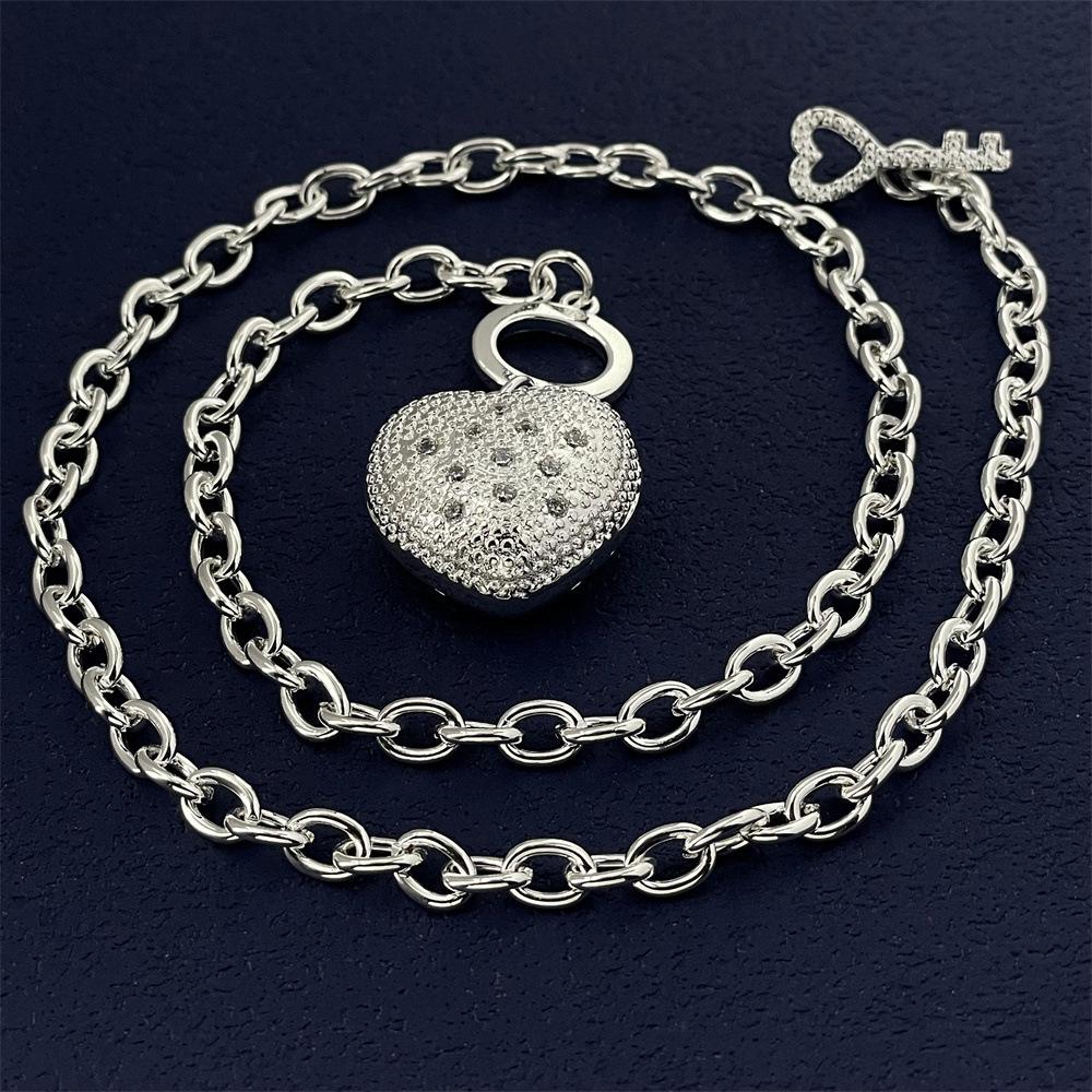 Silver Color Heart-shaped Pendant Necklace Fashionable Wedding Jewelry
