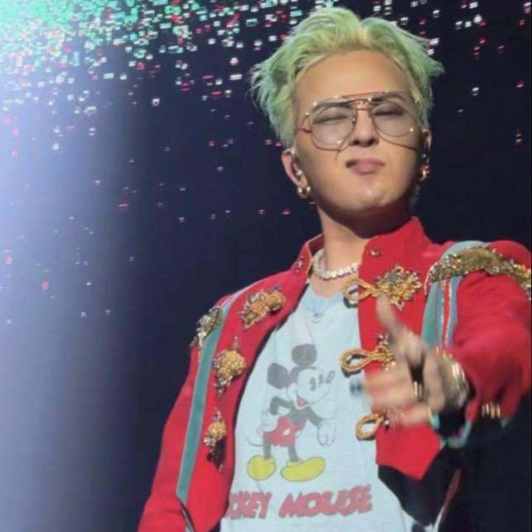 

[USED] Vintage 70s Mickey Mouse Disney T-shirt, size L, worn by Jiyeon