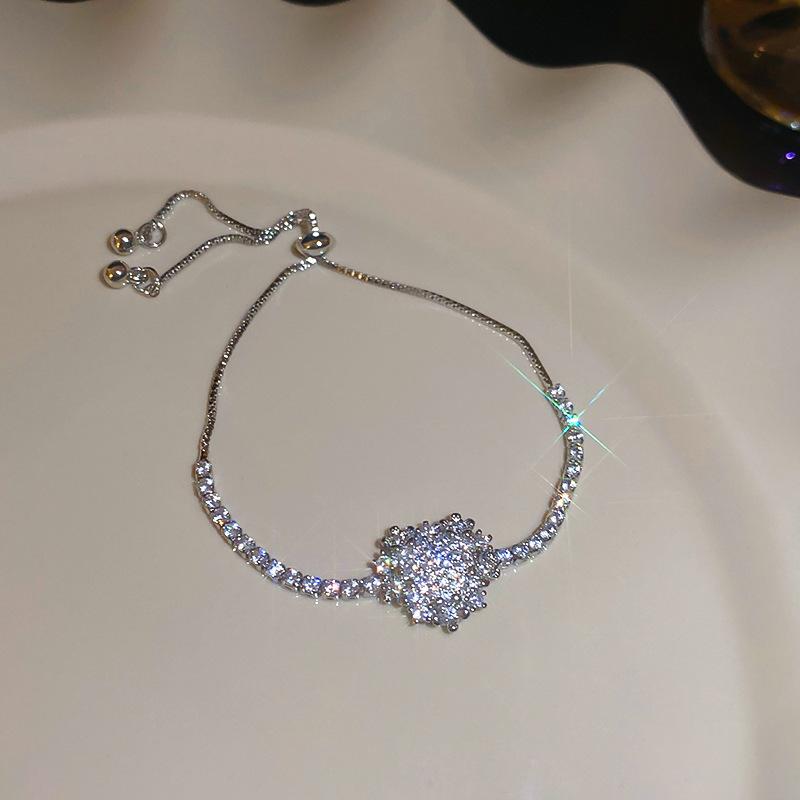 Bracciale Regolabile in Oro Vero Galvanizzato con Zir*****val Diamond, Lusso Leggero, Bracciale alla Moda di Alta Gamma, Gioiello Versatile per il Pendolarismo