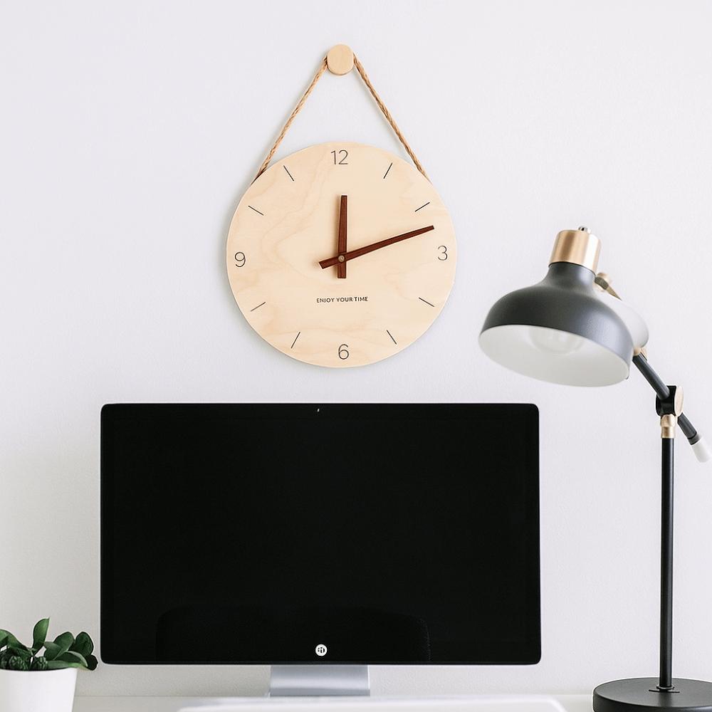 Creative Round Solid Wood Clock Nordic Style Hanging Aesthetic Clock Minimalist Wall Clock Bedroom