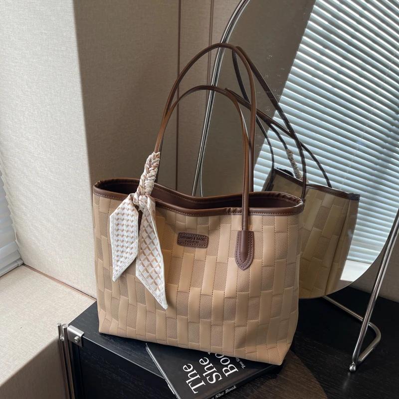 High-quality Versatile Retro Tote for Women Large Capacity Elegant Casual Pendular Shoulder Bag New
