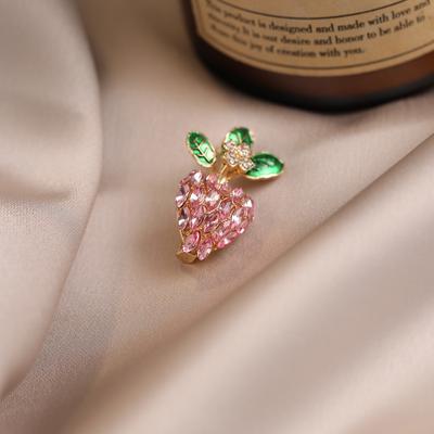 Niedliche rosa Karotte Blendschutzbrosche High-End Weibliche Persönlichkeit und Temperament Anzugnadel
