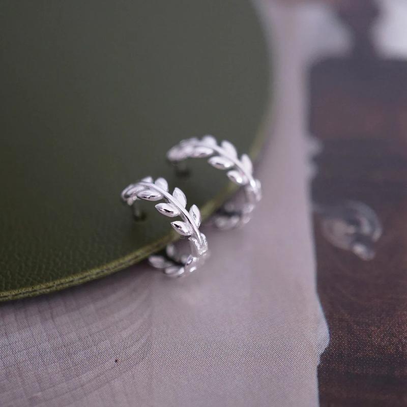 Huitan Zinc Alloy Color Olive Leaf Shaped Hoop Earrings Women Exquisite Small Circle Earrings Daily Wear Statement Zircon Drop Ship