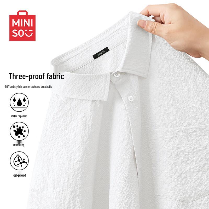 

MINISO Men s Water-Resistant Textured Short Sleeve Shirt XL