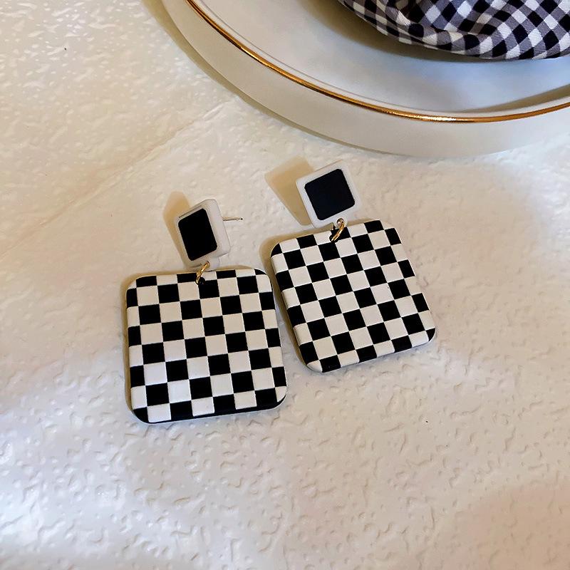 Retro Polka Dot Geometric Circle Earrings - Fashionable, High-End, European & American Style for Women