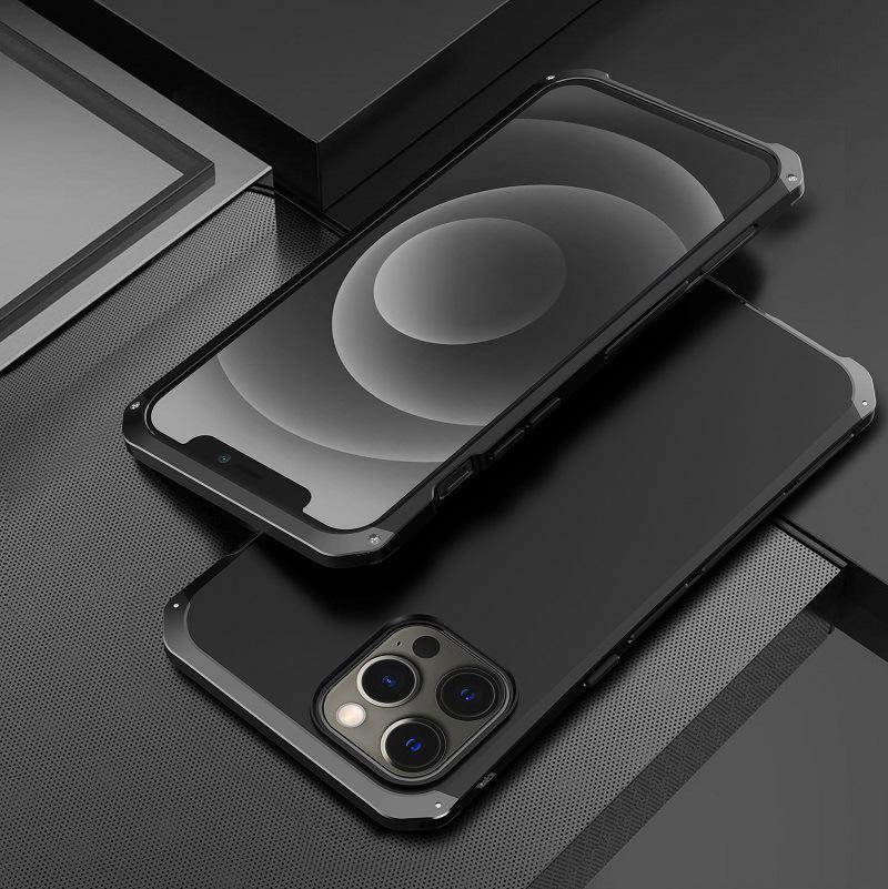 

Защитный чехол Apple iPhone 13/12 Pro/Max из ТПУ и металлической рамки от Three ELEMENT iPhone 13 Mini
