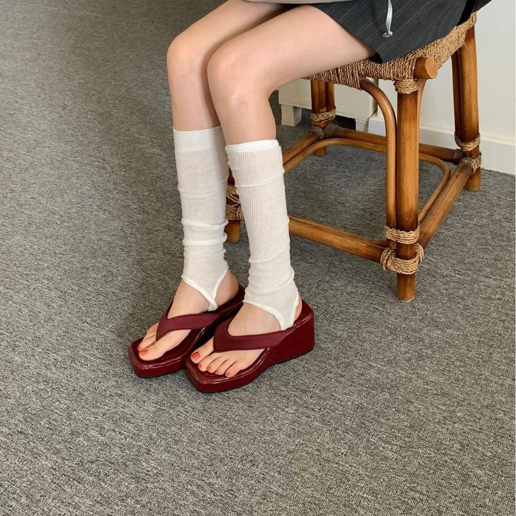 Versatile flip-flops toe slippers women's 2025 summer new European and American square head Internet celebrity sexy slope heel square head cool sl