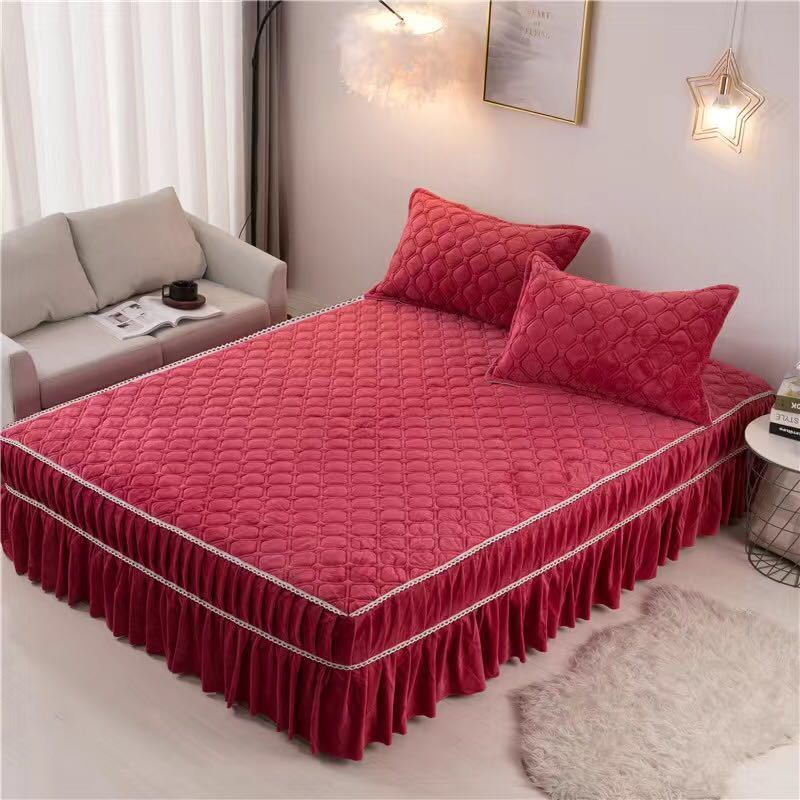 Crystal Velvet Bed Skirt and Pillowcase Three-piece Quilted Thickened Warmth Bed Cover and Bedspread Set