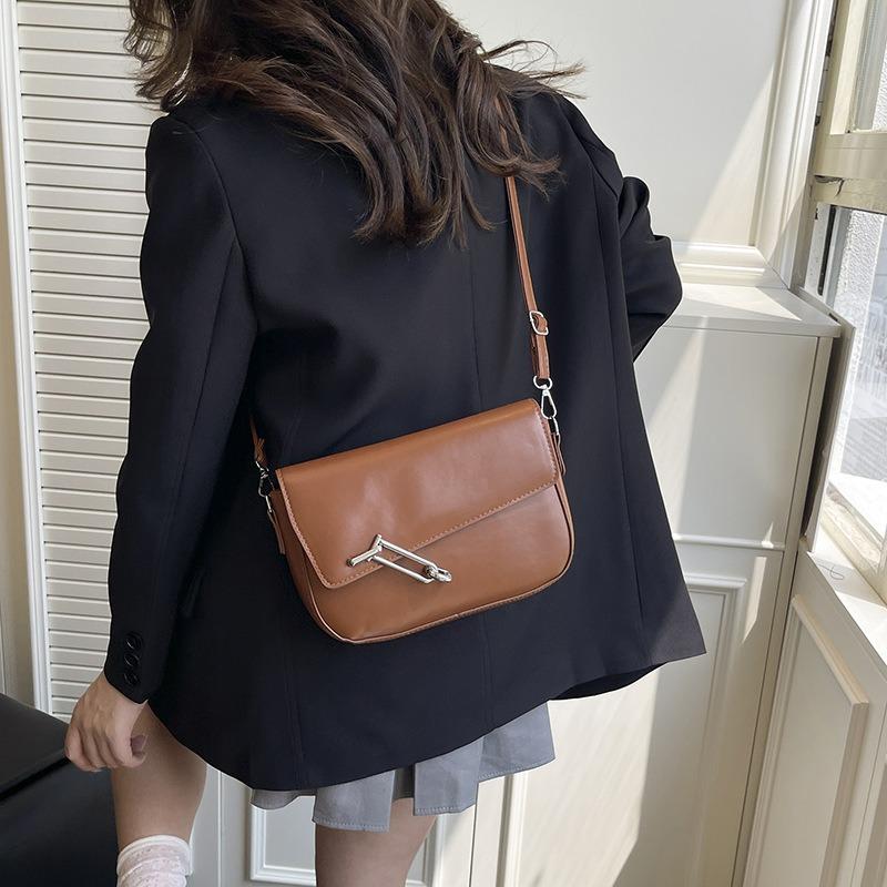Premium Bag Women's Spring New Commuter Armpit Bag Fashionable Simple Niche Design Shoulder Messenger Bag