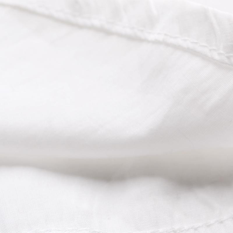 QICED Jednobarevné šaty s kulatým výstřihem a krátkým rukávem s volným asymetrickým lemem