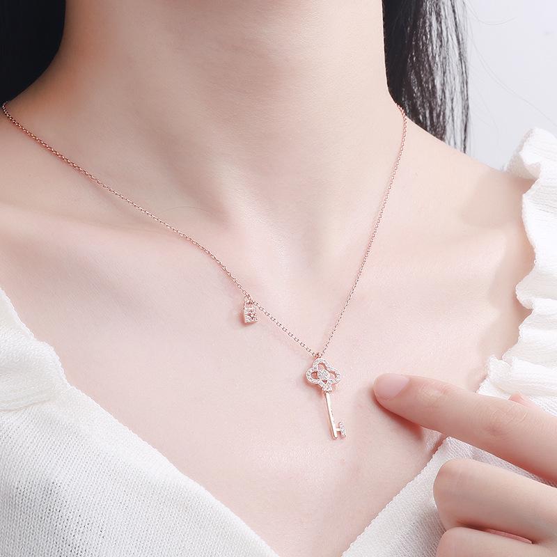 European & American Style Minimalist Key Lock Pendant Necklace with Micro-Paved Zircon Choker for Women