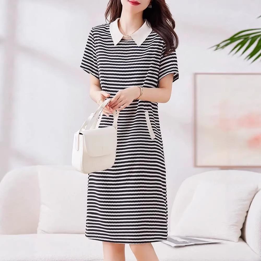 Vielseitiges gestreiftes Sommer-Plus-Size-Chic-Midikleid