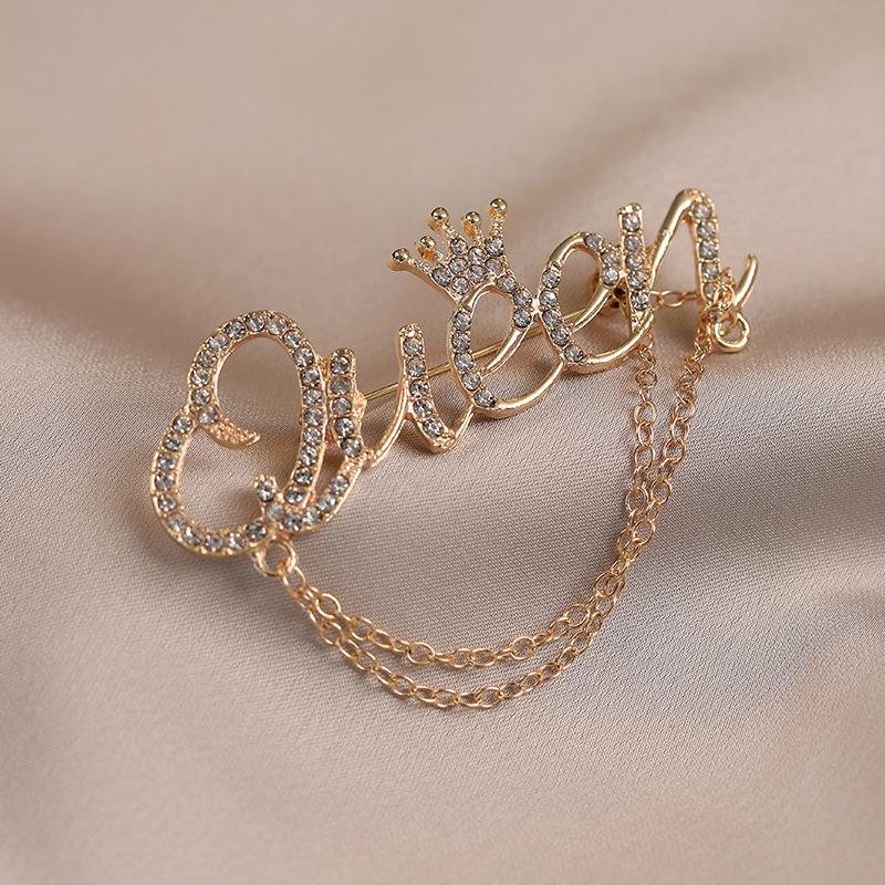 The Chain Brooch Exudes A Sense of High-end Light Luxury and Is A Versatile Accessory It Is A Sophisticated and Exquisite Brooch