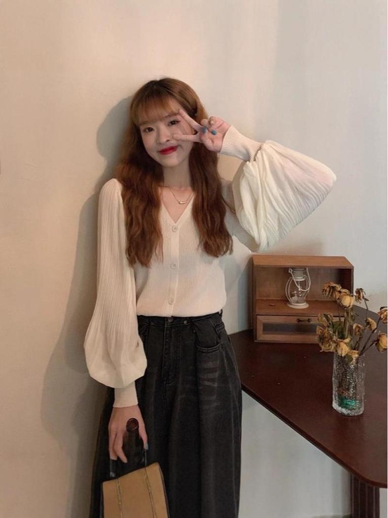 Women's White V-Neck Long-Sleeved Knit Cardigan with Lantern Sleeves - New Korean Autumn/Winter Style