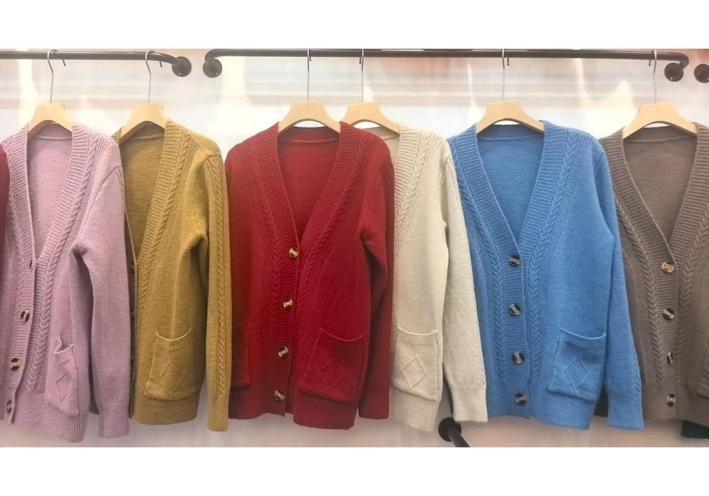 Plus Size V-Neck Cable Knit Loose Cardigan Women's Sweater