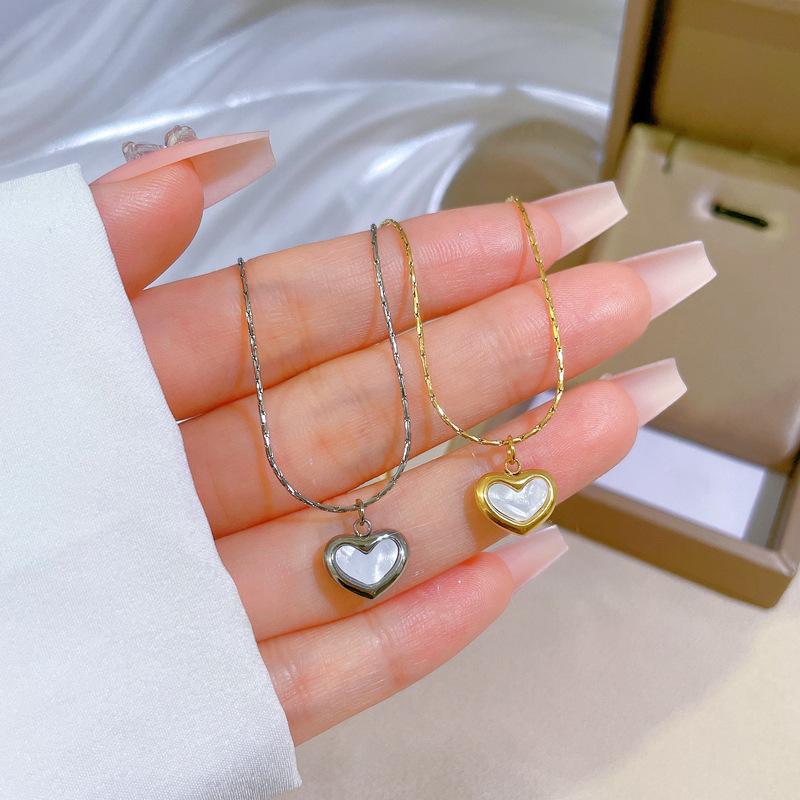 Female Collarbone Heart-shaped Minimalist Necklace