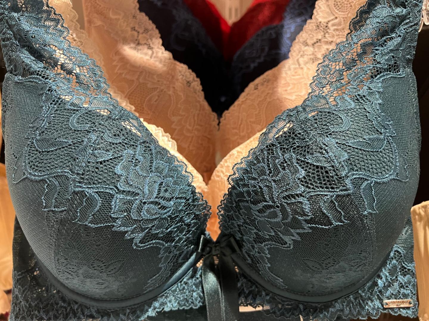 

BIUSTONOSZ BALALOUM ZIELONY NA PIANCE