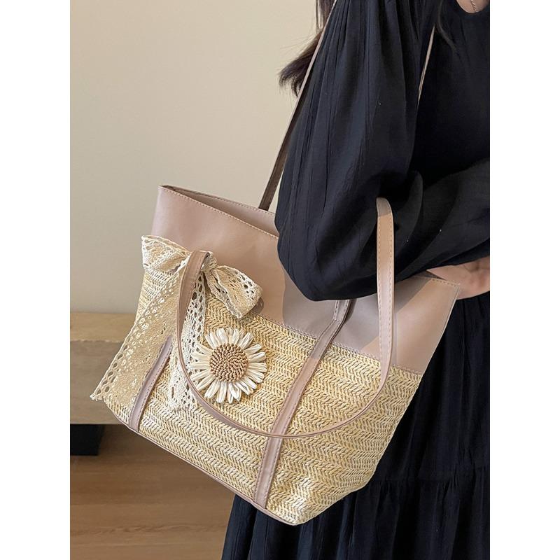 Spring and Summer Large Capacity Tote Bag for Women New High End Textured Shoulder Bag for College Students' Class Commuting Bag