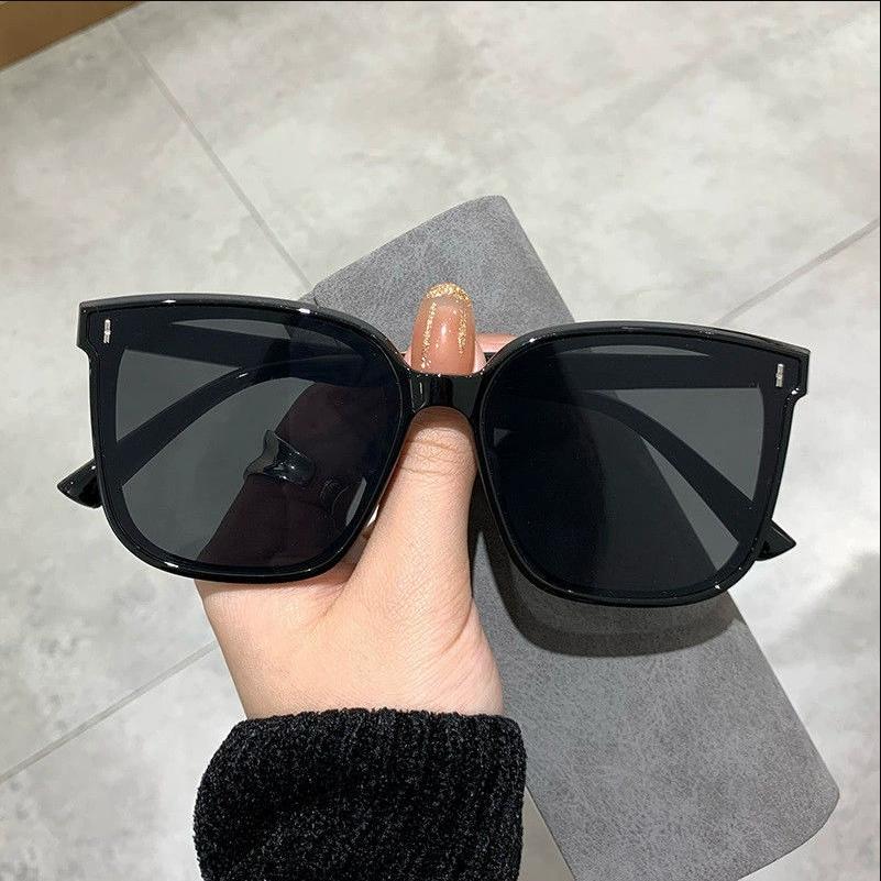 

Retro Cat Eye Fashion Glasses - Stylish Sunglasses Perfect for Parties Graduations Sunglasses for Women