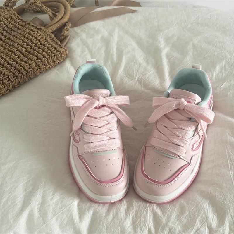 Korean version of niche versatile bread shoes 2025 new women's popular breathable skirt white shoes sports and leisure board shoes