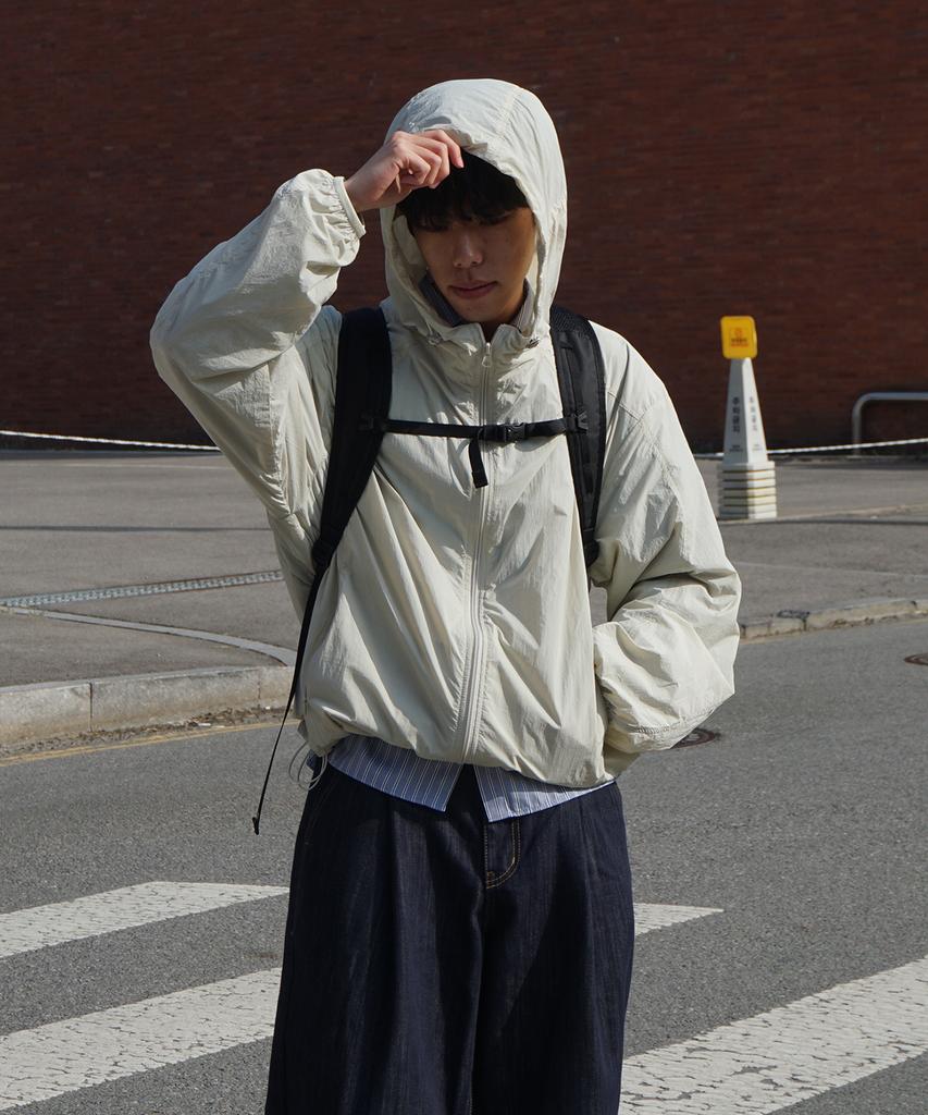 Placestudioman Hooded String Two-Way Zip-Up Nylon Windbreaker [Beige]