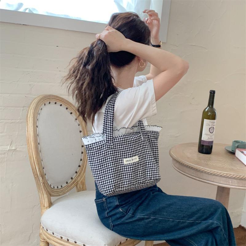 222 lace contrasting handbag retro women walking bag hand carrying mobile phone bento bag
