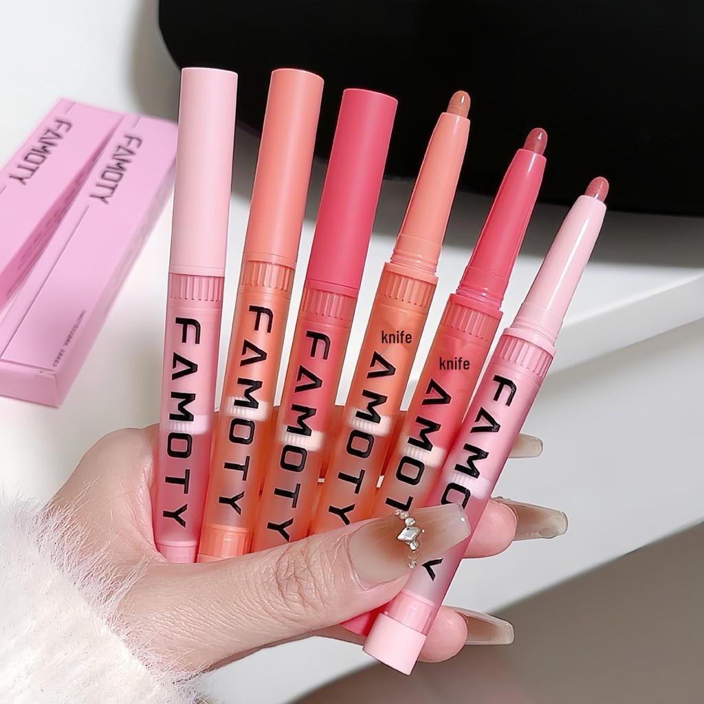 Daisy Lip Liner & Lipstick Pen: Long-Lasting Matte Velvet Mist for a Pure, Desirable Look - Perfect for Students.